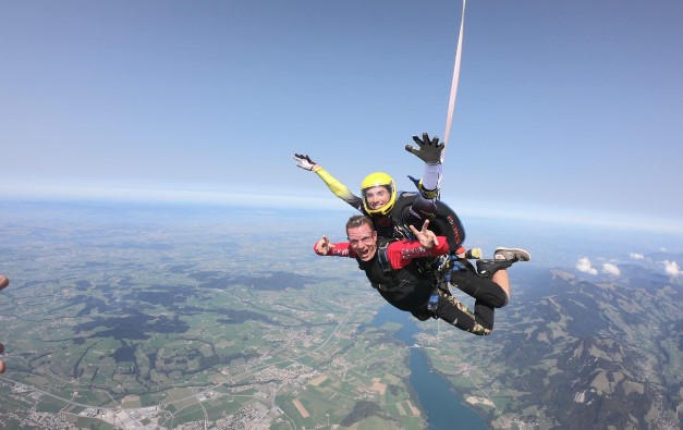 Vroeg Smaak dagboek Saut en parachute prix : combien coûte un saut en parachute ?